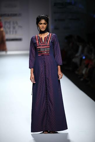 Amazon India Fashion Week: Aditi Rao Hydari sizzles on the ramp