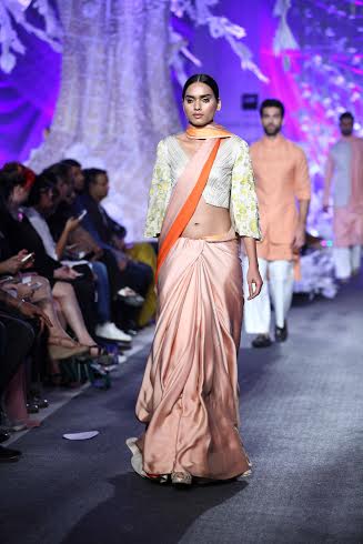 LFW: Arjun Kapoor, Jacqueline Fernandez walk ramp for Manish Malhotra