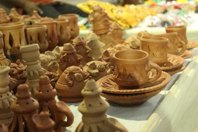 Kolkata:Theatre personality Rudraprasad Sengupta inaugurates the Lokshilpa O Karukriti Mela at Jorasanko Thakurbari