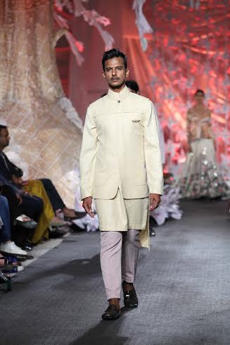 LFW: Arjun Kapoor, Jacqueline Fernandez walk ramp for Manish Malhotra