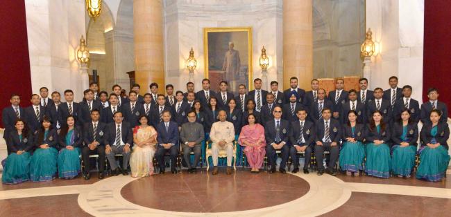 Ram Nath Kovind with probationers of 67th (2015) batch of Indian Revenue Service