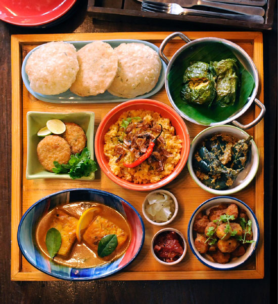 Kolkata: Monkey Bar launches 'Iti Auntyâ€™sPujor Special Thaalaâ€™