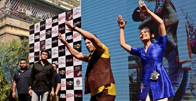 Alia, Varun promote Badrinath Ki Dulhaniya in Kolkata