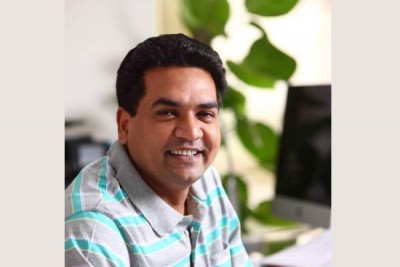Delhi : Sacked Minister Kapil Mishra dragged out of Assembly, says he was beaten up