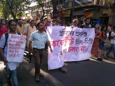 Kolkata: Human rights bodies hold protest march against ban on rallies at College Square