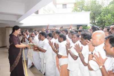 Some AIADMK leaders in favour of Chinnamma Sashikala as CM