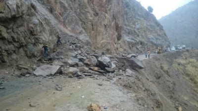 Jammu-Srinagar NH remains closed on Saturday too 