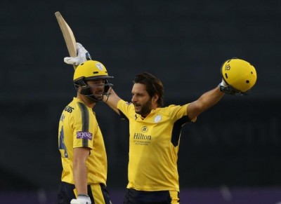 Shahid Afridi smashes memorable 101 runs in Twenty20 Blast quarter-finals