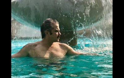 Anil Kapoor enjoys swimming, posts image on Twitter 