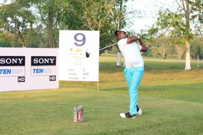 Seasoned Vishal Singh and rookie Arjun Prasad set the bar in round one of IndianOil SERVO Masters Golf 2017