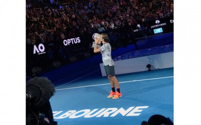 Roger Federer clinches Australian Open beating Rafael Nadal
