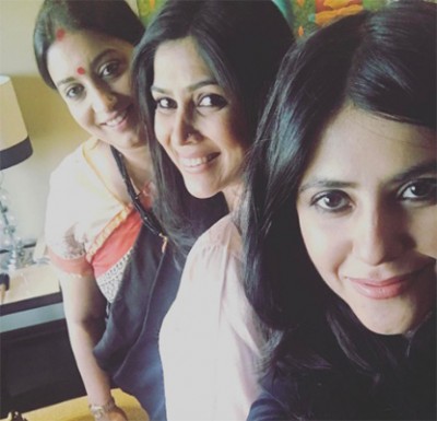 Ekta poses for selfie with Tulsi, Parvati