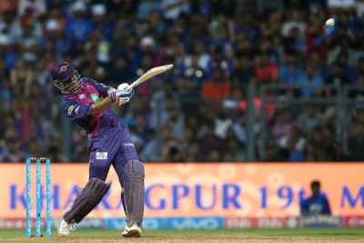 IPL: Cricket world appreciates Dhoni for his charismatic innings against MI