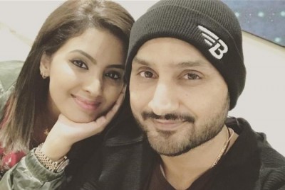 Harbhajan Singh shares picture with wife Geeta Basra