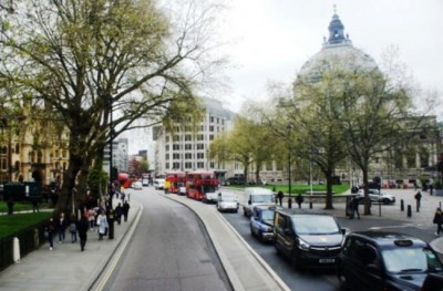 London crash: Pedestrians injured, police detains one person