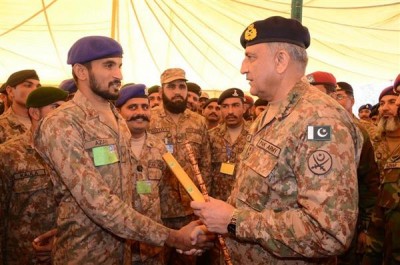 Pakistan Army Chief visits Strike Corps at Multan Garrison