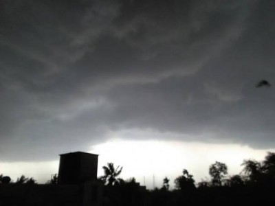 Thunderstorm, downpour rock Bengal, 12 killed