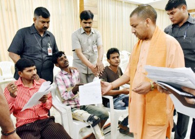 Uttar Pradesh Chief Minister attacks those refusing to sing Vande Matram