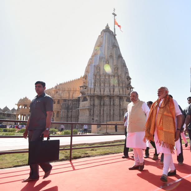 Pranab Mukherjee presenting the Nari Shakti Puruskars for the year 2016 to Chhanv Foundation