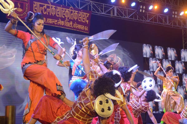 60-feet-tall Ravana burnt on Dussehra in Kolkata's Salt Lake