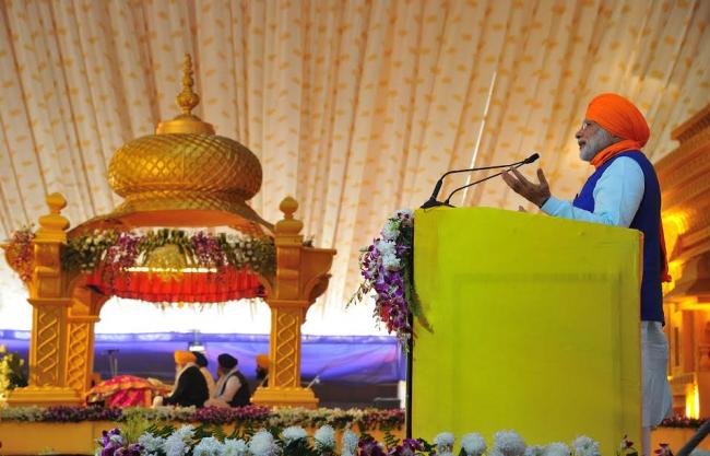 Narendra Modi being welcomed by the Chief Minister of Bihar