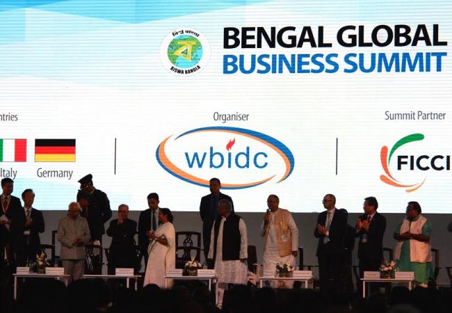 Pranab Mukherjee lighting the inaugural lamp at the Bengal Global Business Summit in Kolkata