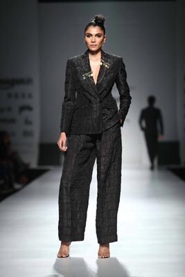 Ashish N Soni sets floor on fire at Amazon India Fashion Week