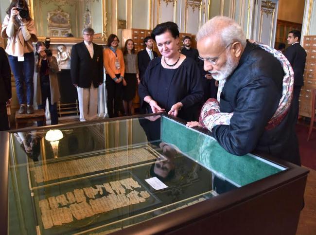  Narendra Modi with Jampa Donor, Buda Balzheivich Badmayev, Head Priest, Datsan Gunzechoinei Buddhist Temple