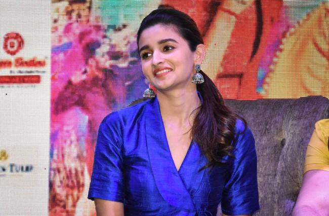 Alia, Varun promote Badrinath Ki Dulhaniya in Kolkata