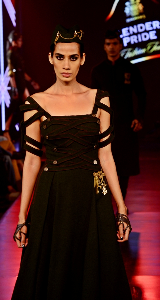 Sidharth Malhotra dazzles up fashion show in Kolkata