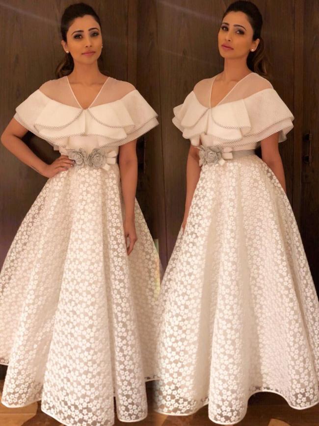 Daisy Shah spells her charm at Masala Awards 2017