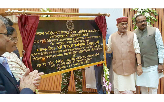 Shri Anil Madhav Dave  in a meeting with  Shri Gajendra Singh