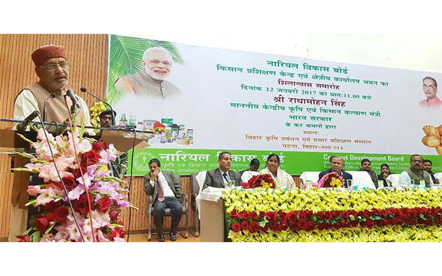 Shri Anil Madhav Dave  in a meeting with  Shri Gajendra Singh
