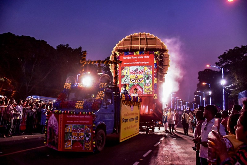 Award-winning Durga idols paraded in Kolkata's Red Road Carnival