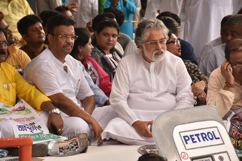 Kolkata: TMC protest against fuel price hike