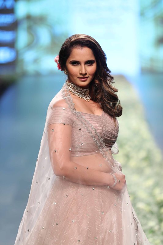 LFW: Sania Mirza walks down the ramp for  Anushree Reddy