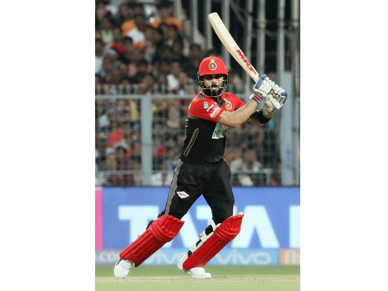 Kolkata crowd watch KKR beat RCB, Shah Rukh Khan cheers Knights