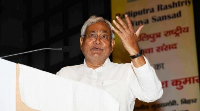 Nitish Kumar's convoy attacked by villagers, two security men injured