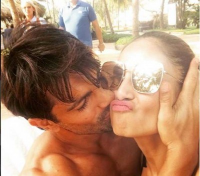  Bipasha Basu celebrates husband Karan Singh Grover's birthday in style