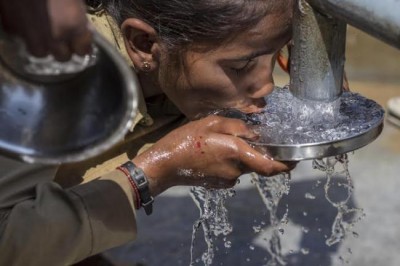 Supreme Court  summons chief secretaries of Haryana and Delhi to resolve water supply issues