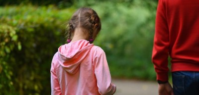 Close ties with fathers help daughters overcome loneliness: Study