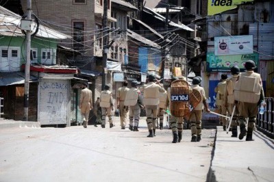Terrorists abduct 11 family members of J&K policemen, ex-Chief Minister's express concern