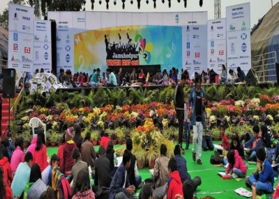 Jamshedpur Carnival aces the weather with its variety programmes 