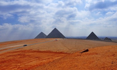 Egypt: Blast hits tour bus near Giza pyramids, 4 killed