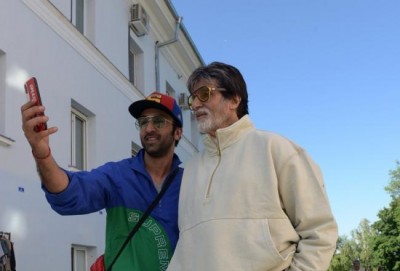 Brahmastra  actors Amitabh Bachchan, Ranbir Kapoor take a stroll in New York