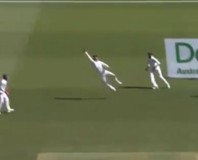 Virat Kohli takes a stunning catch during Australia first innings