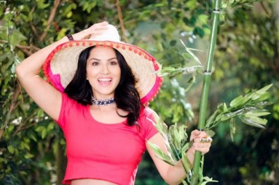 Sunny Leone shares gorgeous image wearing her cool hat