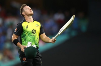 Australia post 164/6 against India in 3rd T20 clash