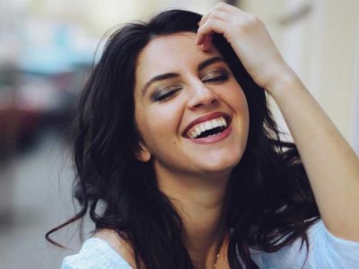 Self-defeating humour promotes psychological well-being, study reveals