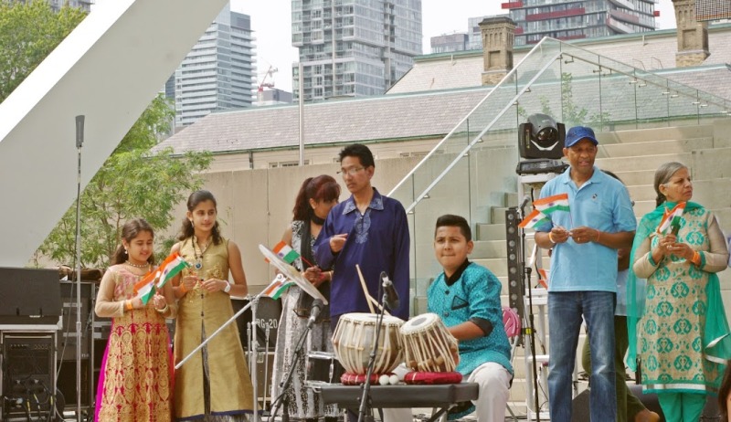 Toronto's India Day Parade pays tribute to Indian multiculturalism 